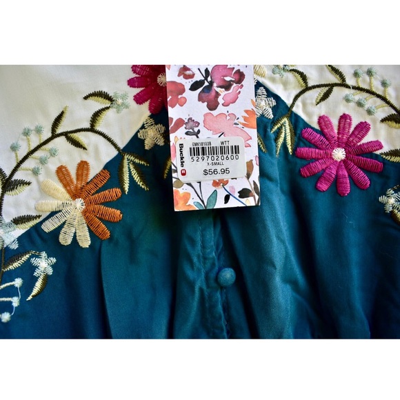 Gimmicks- Floral Embroidered Top - Picture 5 of 7